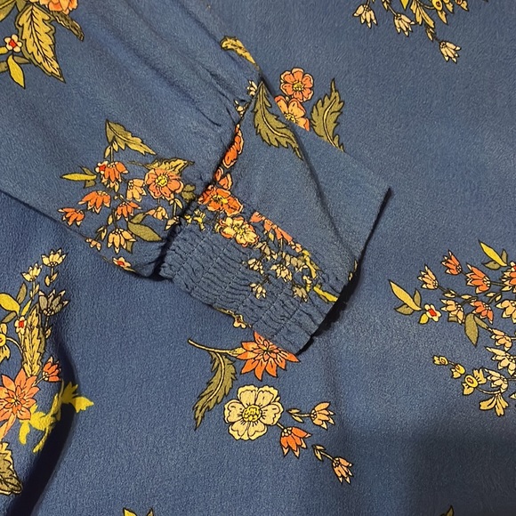 Loft long sleeve blouse size small petite - Picture 4 of 8